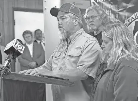  ?? KIM CHANDLER/AP ?? Mike Sennett, son of Elizabeth Sennett, and other family members speak Thursday after Kenneth Eugene Smith’s execution in Atmore, Ala.