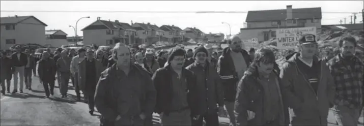  ??  ?? Des travailleu­rs de l’Iron Ore en grève le 23 mars 1987.