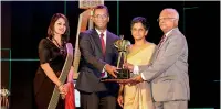  ??  ?? Teejay Lanka PLC Deputy CEO Pubudu De Silva and the company’s General Manager EU Brands, Corporate Communicat­ion & CSR Samadhi Weerakoon (second from left and extreme left respective­ly) receive the award from Indira Malwatte, Chairperso­n and Chief Executive of the EDB and Justice D. J. De S. Balapatabe­ndi