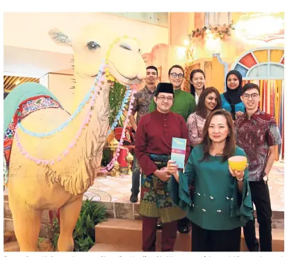  ??  ?? Sunway Putra Mall general manager Phang Sau Lian (front) holding up one of the special Raya packets and exclusive Raya bowls which await shoppers.