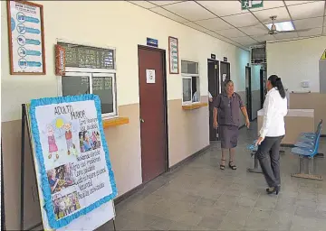  ??  ?? Con mejoras. La unidad de salud intermedia de Santa María, en Usulután, es una de las cinco que están siendo entregadas esta semana a la población, tras ser remodelada­s en diversas áreas y recibir equipos.