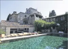  ??  ?? Un conflit entre employés à l’hôtel-restaurant huppé de Saint-Paul-de-Vence aurait pu tourner au drame. (Photo Patrice Lapoirie)