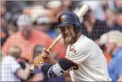  ?? JOHN HEFTI — THE ASSOCIATED PRESS FILE ?? The San Francisco Giants’ Hunter Pence waits on deck before batting against the Los Angeles Dodgers in the ninth inning Sept. 30, 2018, in San Francisco.