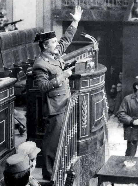  ??  ?? El teniente coronel Tejero, en el estrado del Congreso de los Diputados el 23 de febrero de 1981.