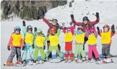  ?? FOTO: SKICLUB ?? In 18 Gruppen ist der Skikurs des Skiclubs Ochsenhaus­en abgehalten worden.