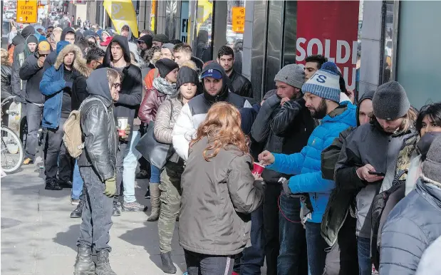  ?? RYAN REMIORZ / THE CANADIAN PRESS ?? A line stretches as far as the eye can see at a government cannabis store on Thursday in Montreal.