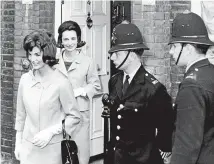  ??  ?? Radziwill in London in 1961, behind her sister, then Jackie Kennedy.