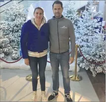  ??  ?? Charlotte Bonnet et Fabrice Pellerin, hier, à leur arrivée à l’aéroport de Nice. (Photo R.B.)