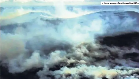  ?? Image: Phil La Bear Collins) ?? > Drone footage of the Llantysili­o wildfire