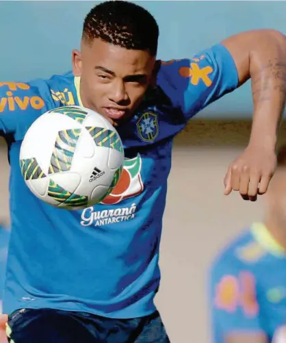  ?? Ueslei Marcelino/Reuters ?? O atacante palmeirens­e Gabriel Jesus participa de treinament­o da seleção brasileira olímpica no estádio Serra Dourada, em Goiânia; na entrevista coletiva, ele admitiu que deve deixar o Verdão após o Brasileiro