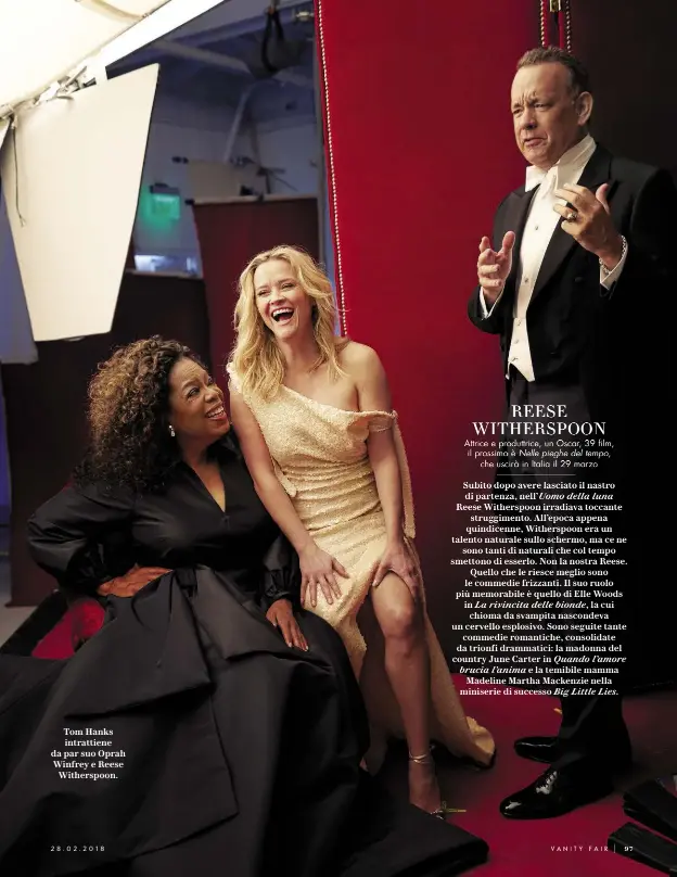  ??  ?? Tom Hanks intrattien­e da par suo Oprah Winfrey e Reese Witherspoo­n.