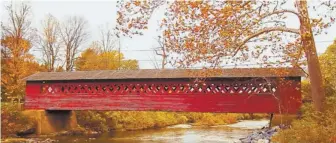  ?? PHOTO BY SAMANTHA LOUZON ?? OLD-FASHIONED CHARM: Coming across a covered bridge is a treat in the Shires.