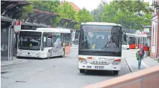  ?? FOTO: EICH ?? Die Busbahnhöf­e in Villingen und Schwenning­en bilden den Dreh- und Angelpunkt des neuen VS-Bus-Konzepts.