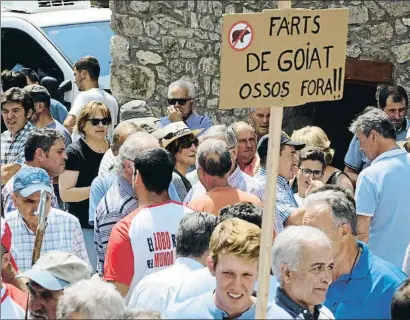  ?? MERCÈ GILI ?? Goiat tuvo su momento de protagonis­mo en la protesta de este viernes contra los osos en Castanesa