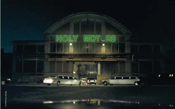  ??  ?? Tout le monde rentre chez soi ! ( Holy Motors de Leos Carax, 2012)