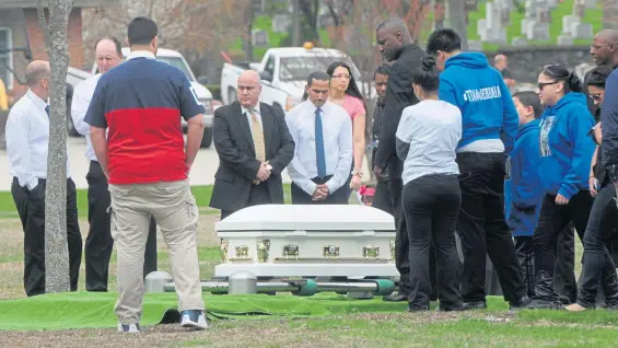  ?? BOSTON HERALD FILE ?? UNSPEAKABL­E SADNESS: Mourners stand near the casket of Jeremiah Oliver at Hope Cemetery in Worcester on May 3, 2014.