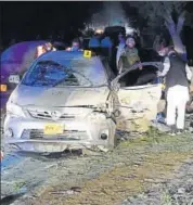  ?? AFP ?? Pakistani security officials examine the site of a bomb blast in Quetta on Monday night.