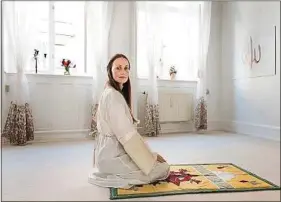  ??  ?? Sherin Khankan préfère parler de ses soutiens, non des menaces reçues.