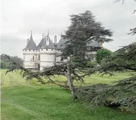  ??  ?? The Chaumont chateau is where Catherine de Medici once lived.