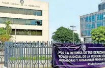  ?? PAULO MONSIVÁIS ?? Dejaron de laborar juzgados federales; solo atenderán urgencias