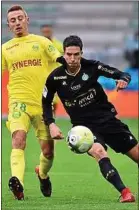  ??  ?? Vincent Pajot (à d.) contre Nantes.