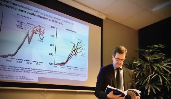  ?? FOTO: SPT-ARKIVBILD ?? Vesa Vihriälä är ordförande för en utrednings­grupp som analyserar coronaviru­sepidemins inverkan på Finland och försöker hitta sätt att dämpa stöten för ekonomin.