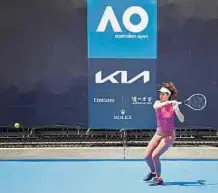  ?? AFP ?? La rumana Raluca Olaru aprovecha las 5 horas para entrenar.