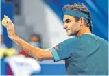  ?? FOTO: SAMER AL-REJJAL/AFP ?? Nach 13 Monaten wieder auf dem Platz: Tennis-Legende Roger Federer.