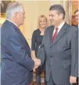  ?? FOTO: IMAGO ?? Die neuen Bewohner im Viertel: Rex Tillerson (links), Sigmar Gabriel.