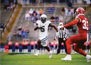  ?? UConn athletics / Contribute­d photo ?? UConn receiver Aaron Turner runs with the ball against Fresno State on Saturday at Rentschler Field in East Hartford.