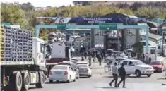  ??  ?? MASERU: People and vehicles move to cross the Lesotho and South Africa border at the Maseru bridge border post on June 8, 2017 in Maseru. — AFP