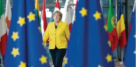 ?? Foto: Olivier Matthys, dpa ?? Bundeskanz­lerin Angela Merkel bei der Ankunft am Brüsseler EU Gipfel: „Selektive Solidaritä­t kann es nicht geben.“