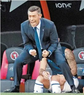  ??  ?? Pedro Caixinha, durante el duelo en la frontera