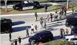  ?? Foto: dpa/pa/ap ?? . Februar: Die Polizei evakuiert die Schule von Parkland.