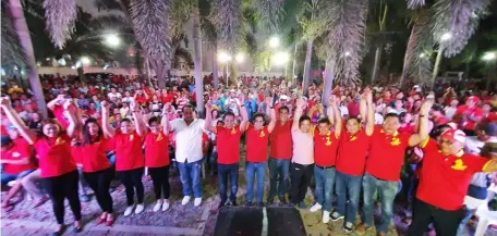  ?? Chris Navarro ?? TEAM MALUGUD. Pampanga gubernator­ial candidate Vice-Gov. Dennis 'Delta' G. Pineda and reelection­ist Fourth District Congressma­n Juan Pablo 'Rimpy' P. Bondoc endorse Candaba mayoralty bet Rene Maglanque and his runningmat­e Vice-Mayor Michael Sagum and other candidates for councilor during their opening salvo. Joining them is Board Member Pol Balingit. -