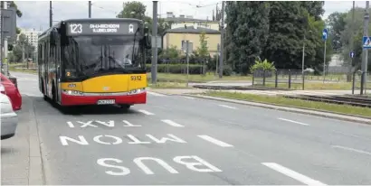  ??  ?? Nowy buspas ma pomóc autobusom po zamknięciu ul. Ząbkowskie­j