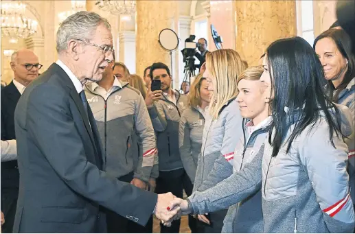  ?? [ APA ] ?? Präsident trifft Skistar: Alexander van der Bellen und Anna Veith.