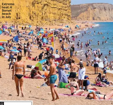  ??  ?? Extreme heat: A Dorset beach in July