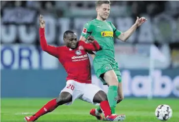  ?? GETTY ?? Hinten solid und vorne mit dem Siegestor: Nico Elvedi (r.) im Zweikampf mit Anthony Ujah.