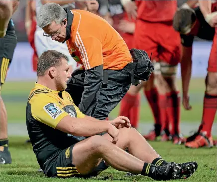  ?? GETTY IMAGES ?? Reggie Goodes, who retired this week, is assisted from the field after a concussion in 2016.