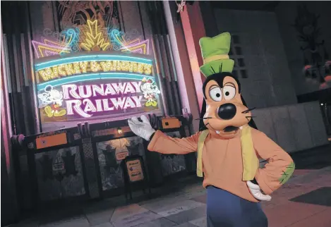  ?? FOTOS: DISNEY ?? Goofy da la bienvenida a la nueva atracción ‘Mickey & Minnie’s Runaway Railway’ en Disney World Orlando.