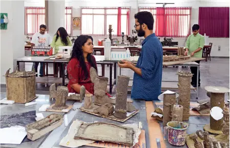  ?? CHANDRADEE­P KUMAR ?? Architectu­re students engaged in a modelling workshop at IIT Roorkee