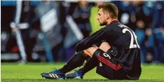  ?? Foto: afp ?? Am Boden: Bayern Torwart Sven Ulreich nach dem Schlusspfi­ff.