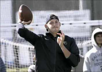  ??  ?? Quarterbac­k Davis Webb and California open their season tonight in Sydney against Hawaii.