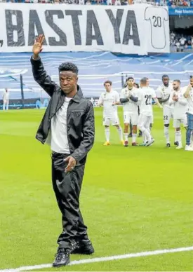  ?? Foto: Efe ?? Vinicius, en el acto de homenaje antes del inicio del partido.