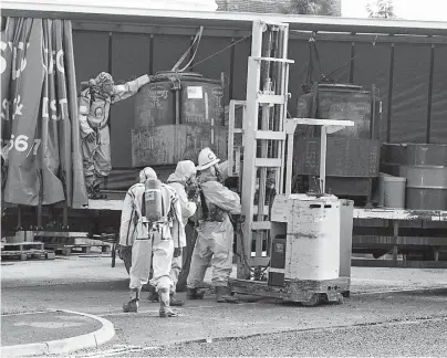  ?? ?? Firefighte­rs at the scene of an acid spill in Oldfield Road in 1986. Ref:133981-2
