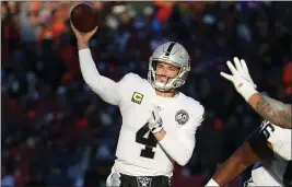  ?? JACK DEMPSEY — THE ASSOCIATED PRESS ?? Raiders quarterbac­k Derek Carr throws a pass against the Broncos on Dec. 29in Denver.