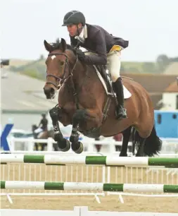  ??  ?? “She loves to be competitiv­e” – Mega Times enjoys her first show since January as she scoops the 1.20m final with Chris Franks aboard