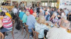  ?? SZ-FOTO: HI ?? Gemütlich gings zu im Vereinshei­m des SV Untermarch­tal.