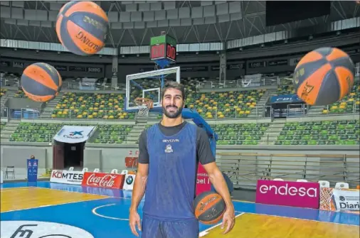  ??  ?? Dani Díez, nuevo jugador del Hereda San Pablo Burgos, posa para AS en el Coliseum burgalés.